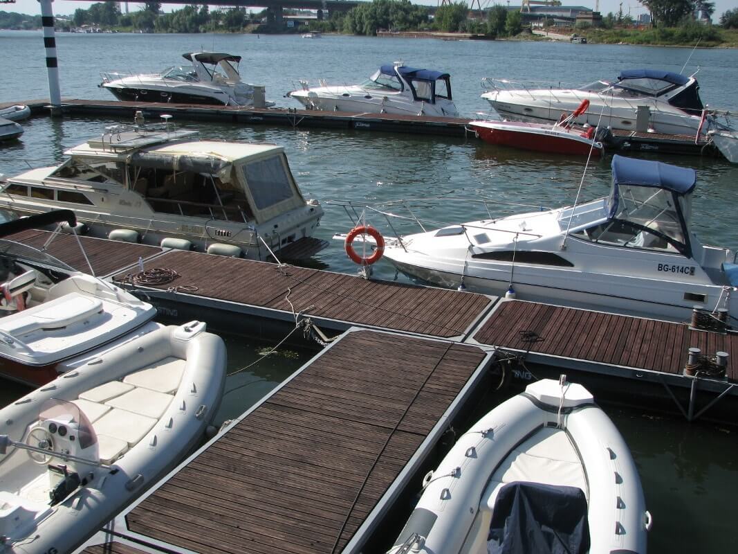Marine i pristani 4